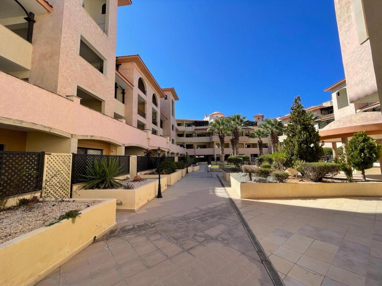 Queens Gardens Paphos Exteriör bild